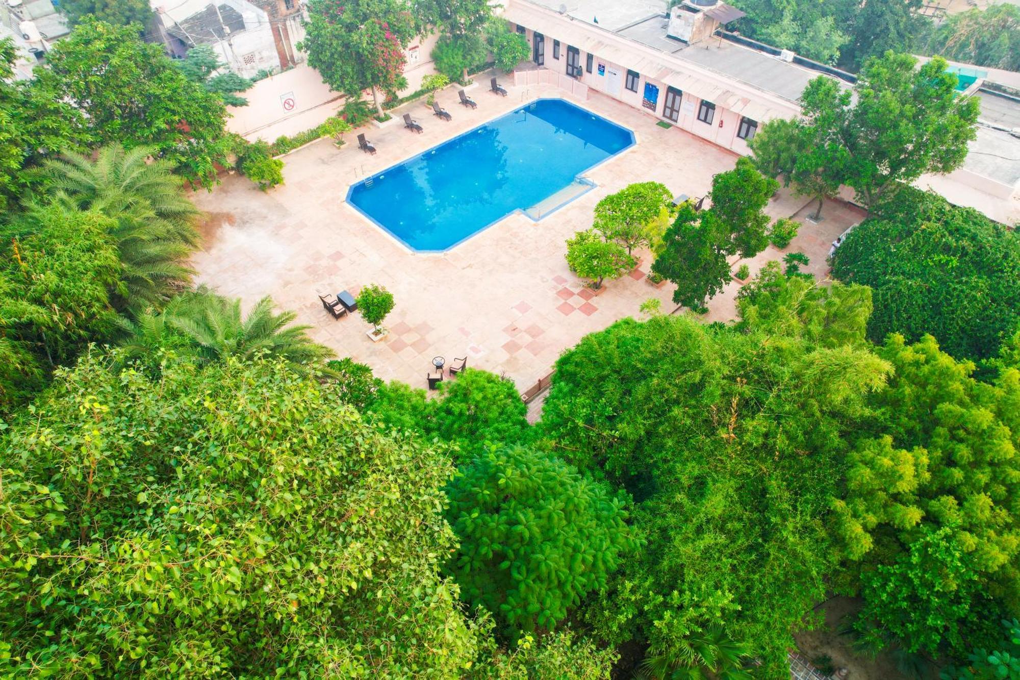 Club Mahindra Bharatpur Hotel Exterior photo